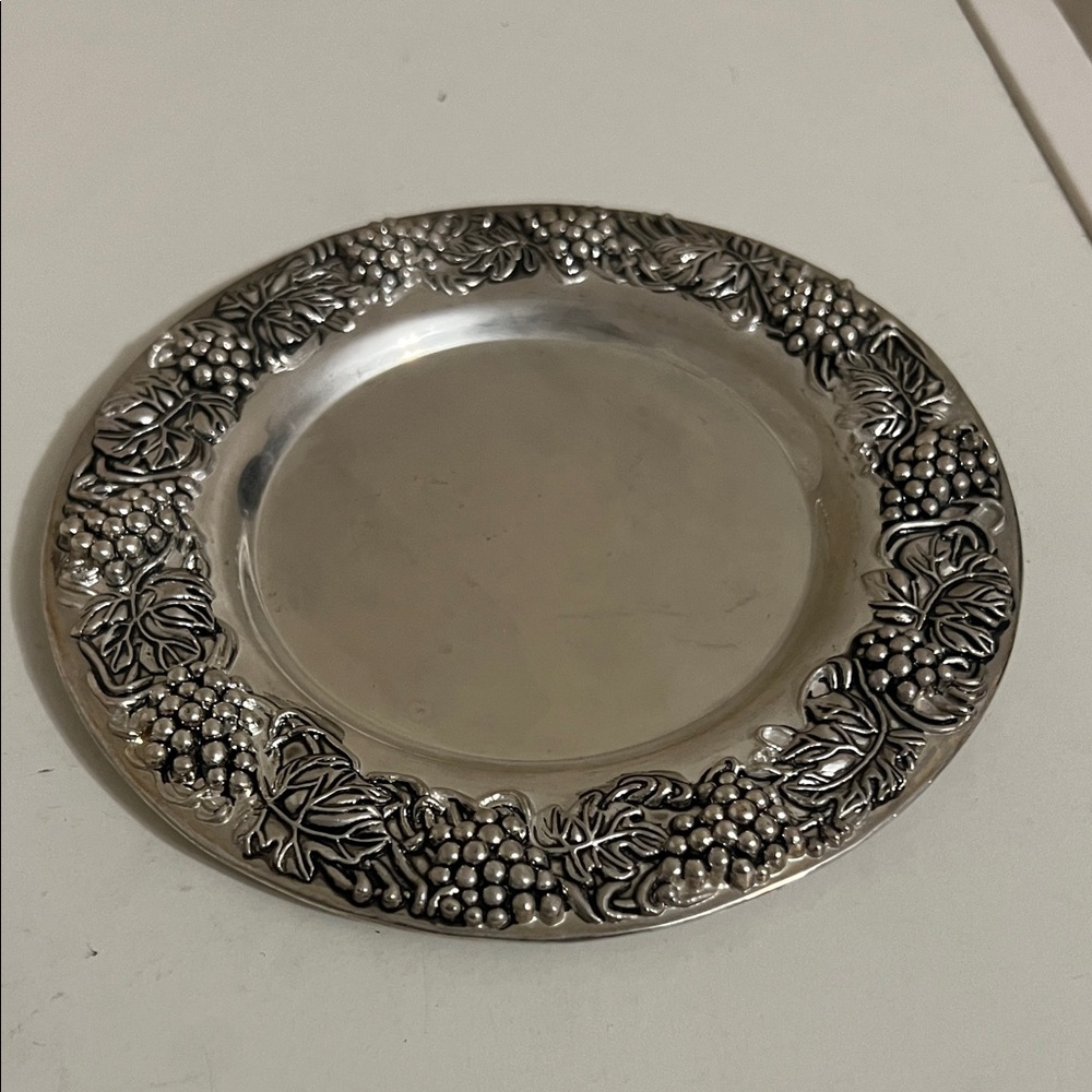 Vintage | Grapes, Vines Leaves . Silver Plated Dish. Detailed . Unmarked